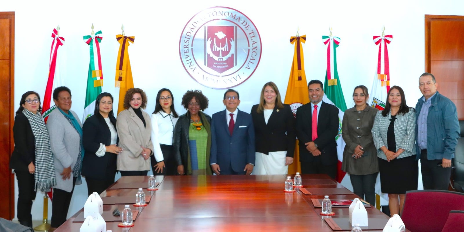 La UATx alienta el diálogo internacional sobre estudios de las familias